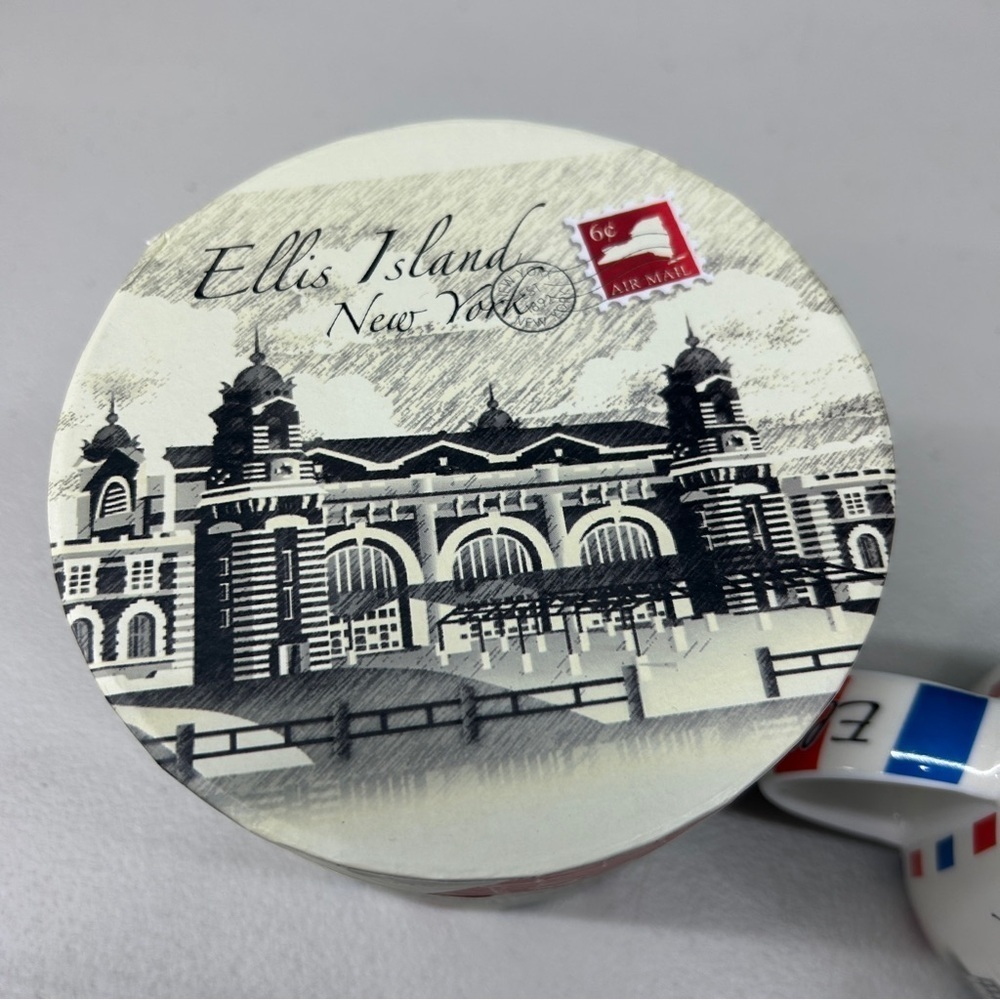 Ellis Island New York Mug with Box - Picture 2 of 7
